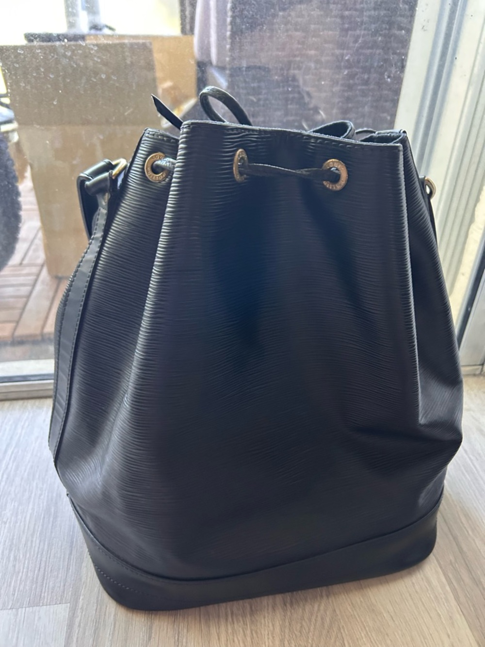 Louis Vuitton Black Epi Leather Drawstring Shoulder Bag - Picture 6 of 16